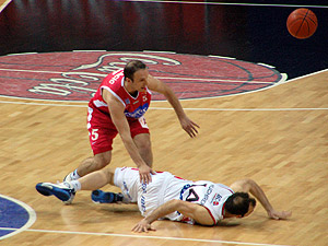 Damir Milacic en Wucherer in een grondgevecht.