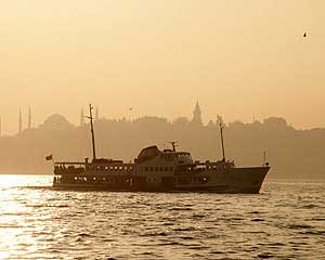 Boot met skyline Istanbul