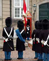Aflossing van de wacht bijj Amalienborg