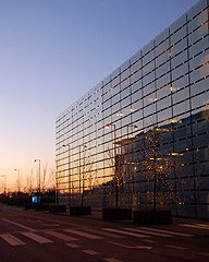 Luchthaven Kastrup bij zonsondergang
