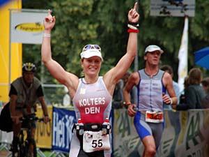 Charlotte Kolters wint op het EK triatlon 2007 in Brasschaat.
